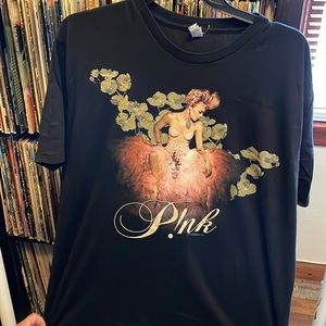 EUC. Pink concert tee. The Truth about Love tour 2013. Size XL.
